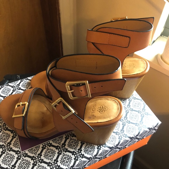 Shoes - Picture 3 of 4